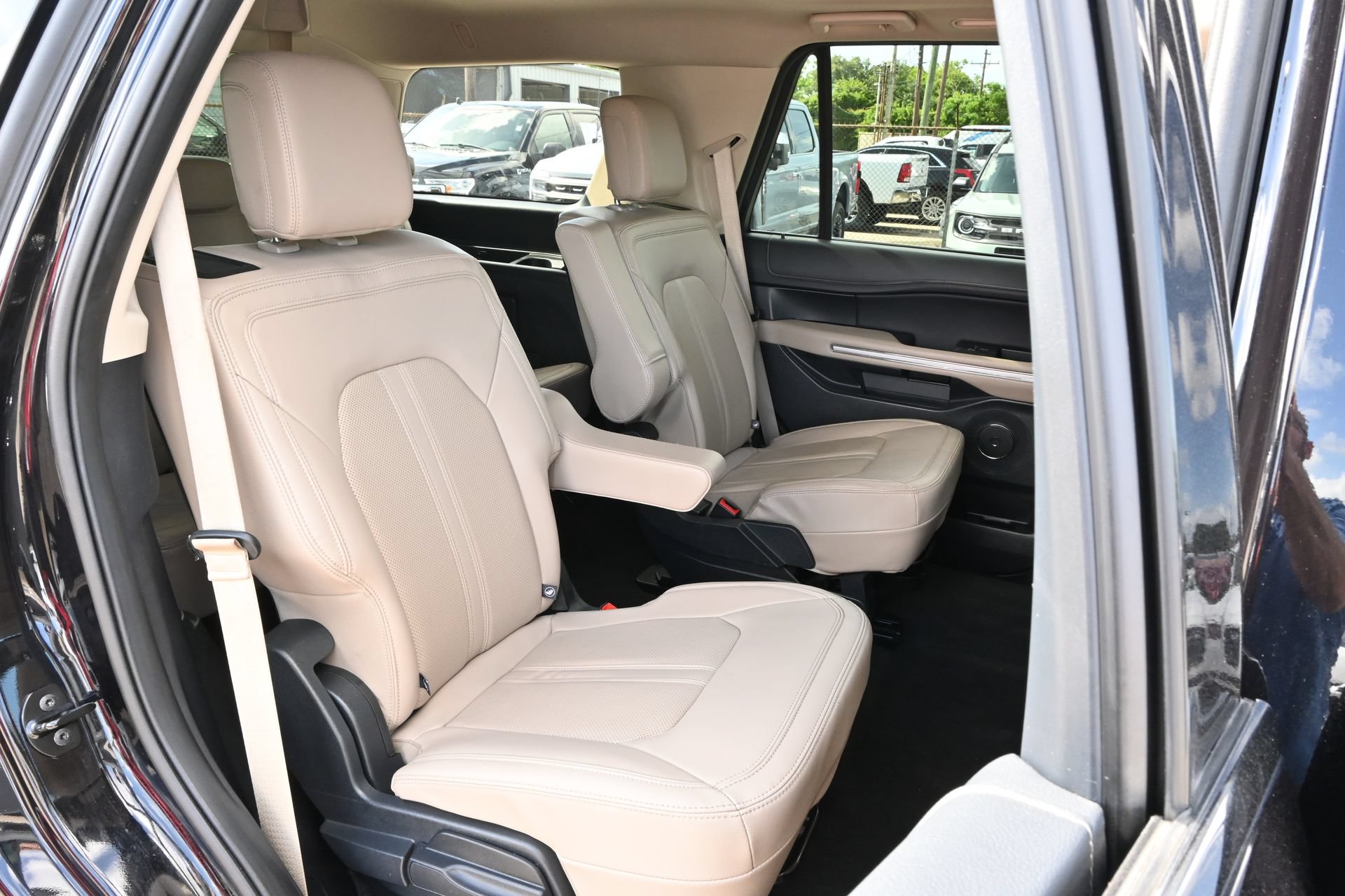 Certified 2024 Ford Expedition Limited RWD image 19