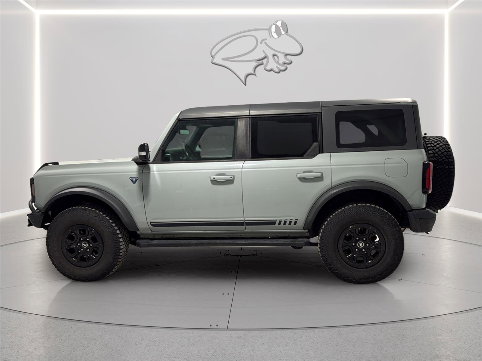 Certified 2021 Ford Bronco First Edition AWD/4WD image 3