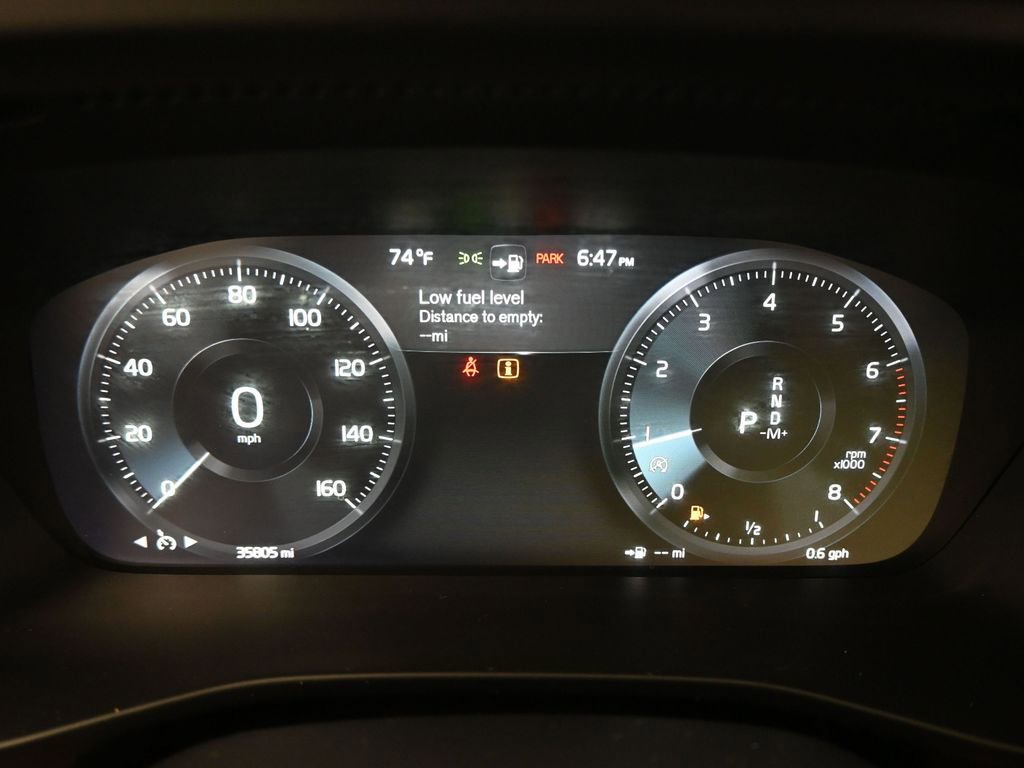 Used 2022 Volvo XC40 T5 Momentum image 13