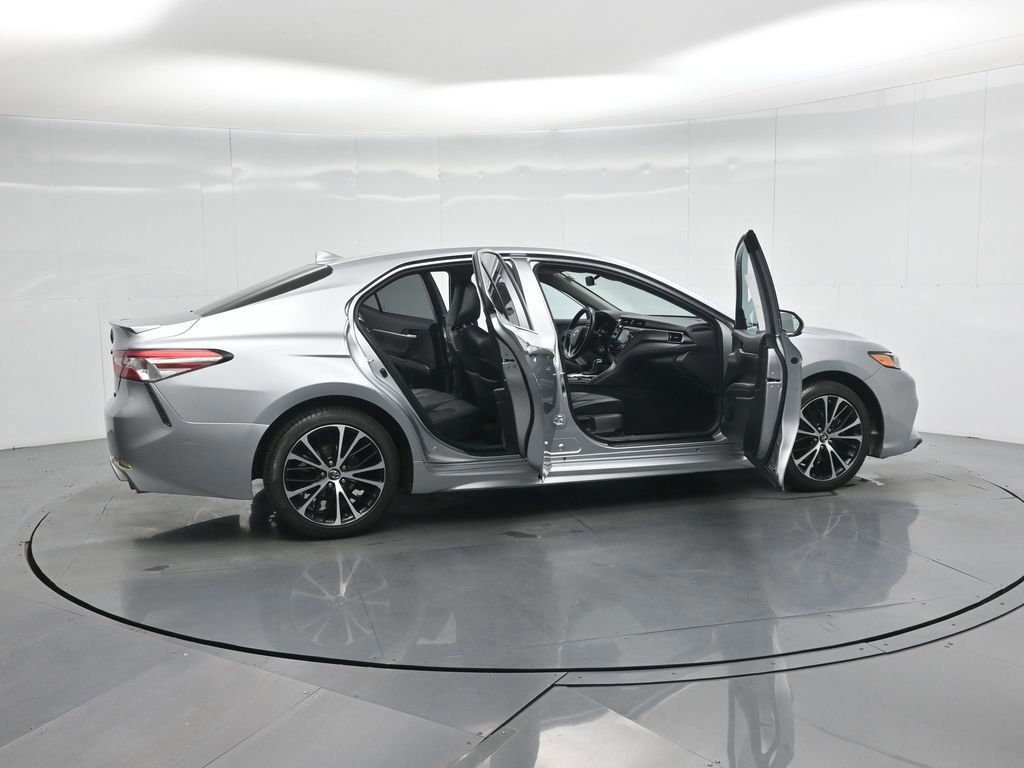 Used 2020 Toyota Camry SE image 31