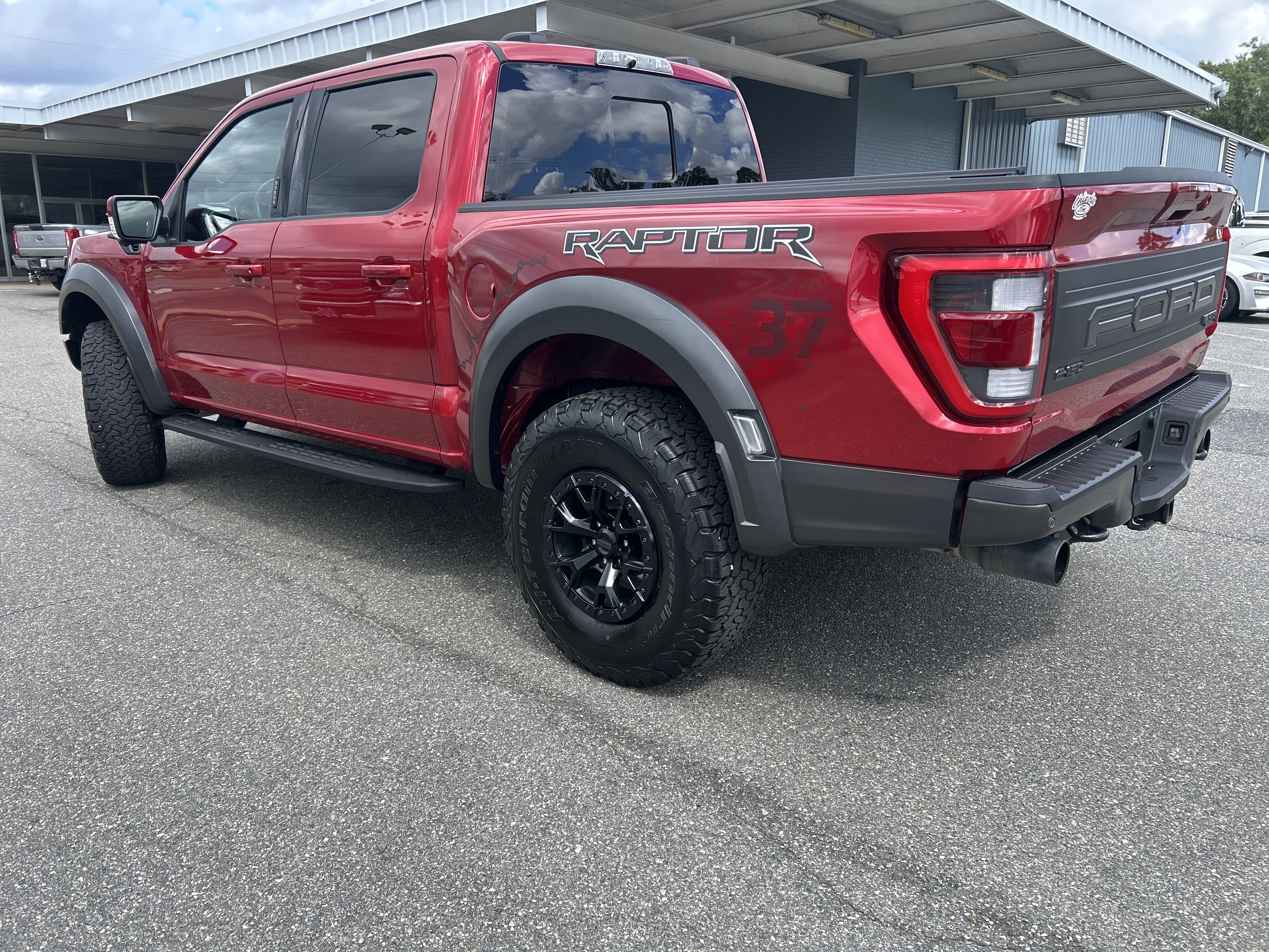 Certified 2023 Ford F150 Raptor w/ Raptor 37 Performance Package AWD/4WD image 5
