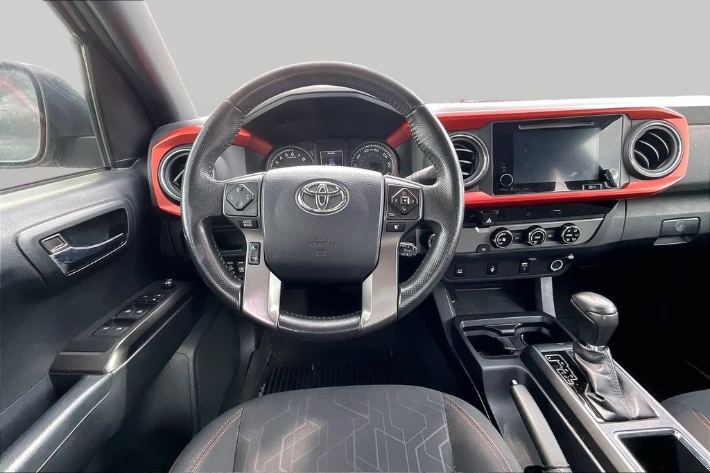 Used 2017 Toyota Tacoma TRD Sport w/ Tow Package RWD image 5