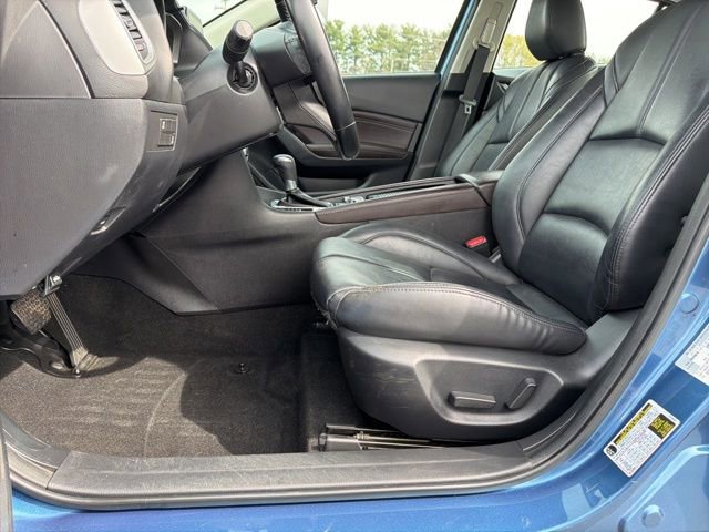 Used 2018 MAZDA MAZDA3 Touring image 14