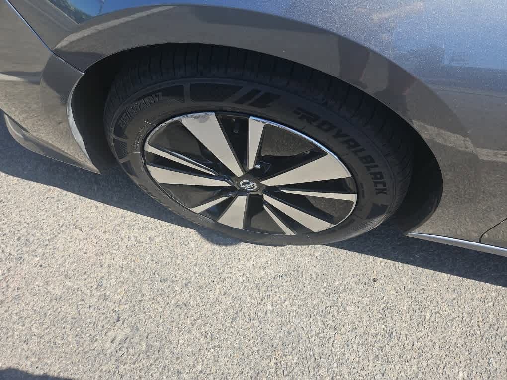 Used 2021 Nissan Altima 2.5 SV FWD image 3