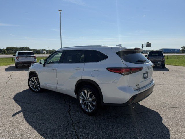 Used 2022 Toyota Highlander Limited AWD/4WD image 7