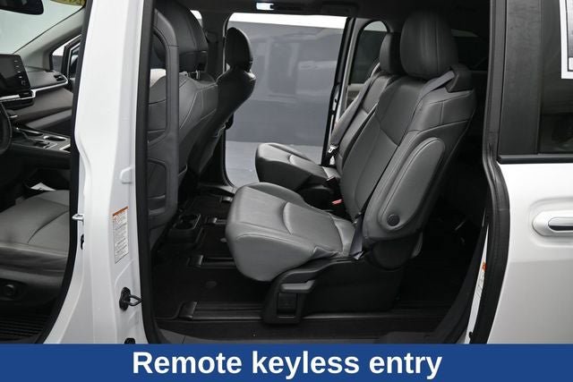 Used 2024 Toyota Sienna XLE FWD image 18