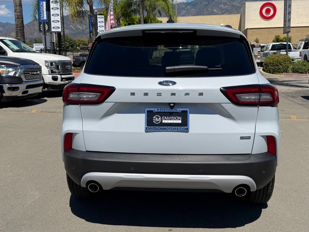 Certified 2025 Ford Escape SE FWD image 11