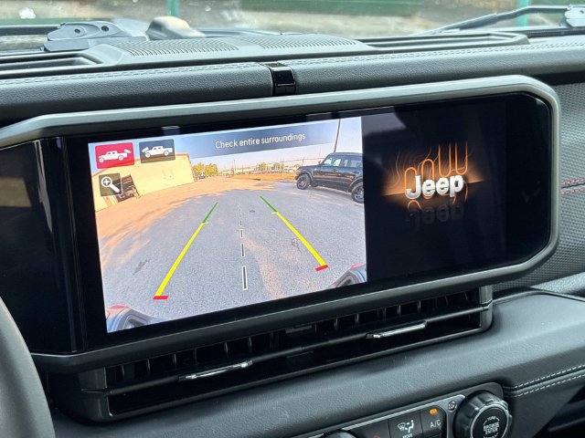 Used 2025 Jeep Gladiator Rubicon w/ Safety Group AWD/4WD image 30