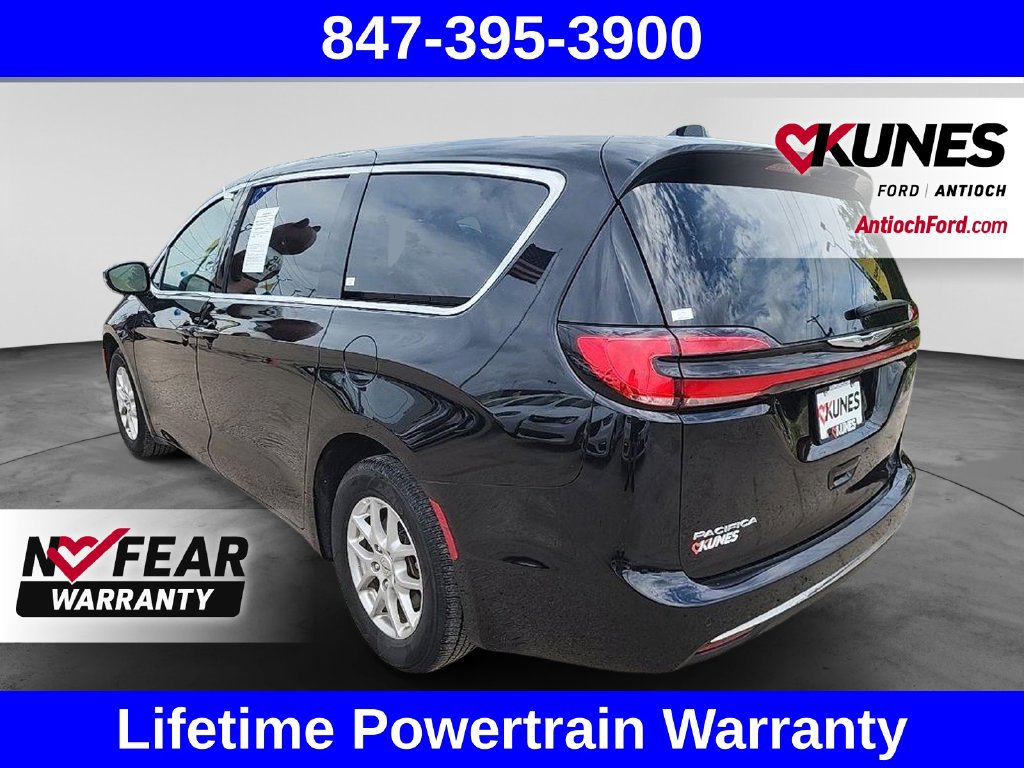 Used 2025 Chrysler Pacifica Select FWD image 9