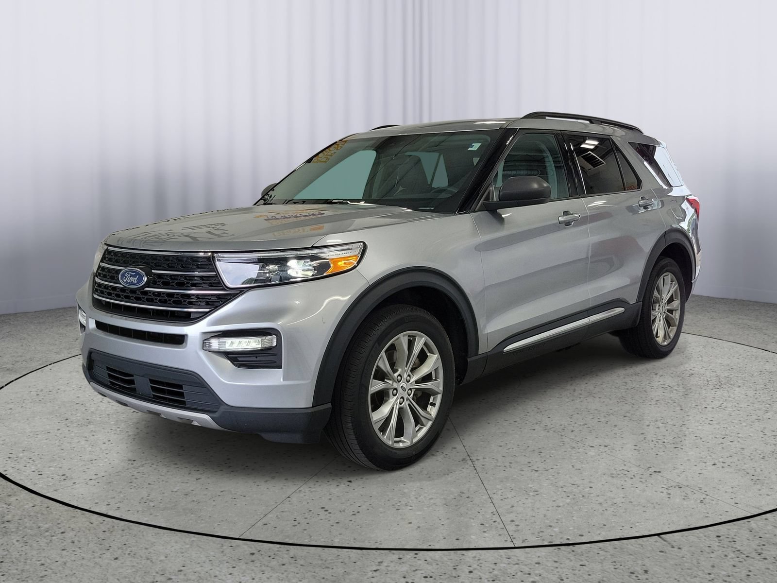 Certified 2023 Ford Explorer XLT w/ Equipment Group 202A AWD/4WD image 4
