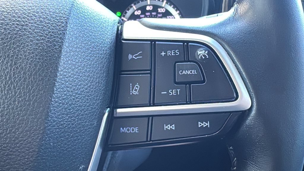 Used 2022 Toyota Highlander LE FWD image 13