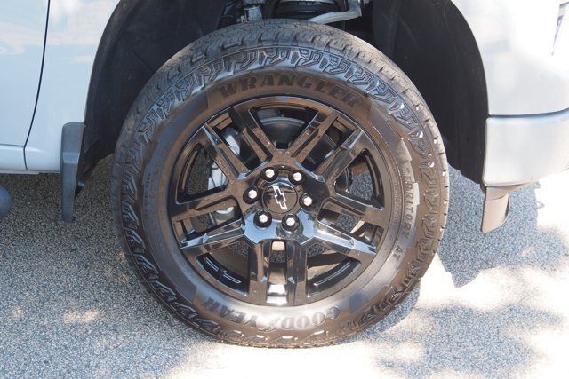 Used 2024 Chevrolet Silverado 1500 Custom w/ Turbomax Blackout Package AWD/4WD image 9
