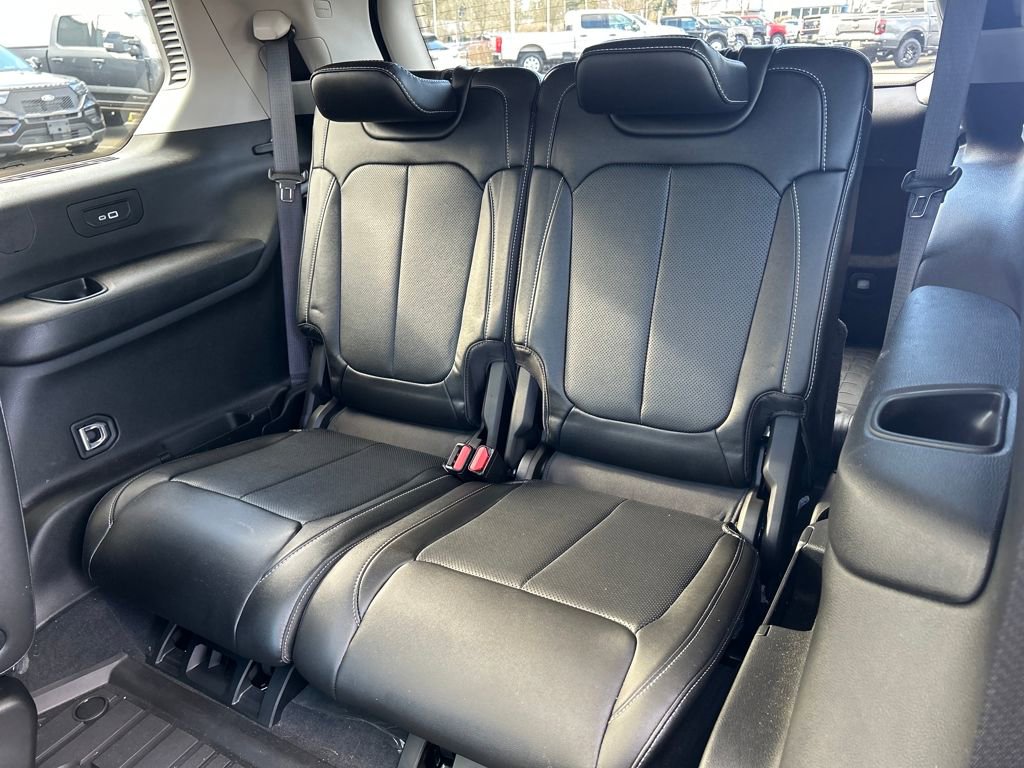 Used 2023 Jeep Grand Cherokee L Limited w/ Luxury Tech Group II image 33