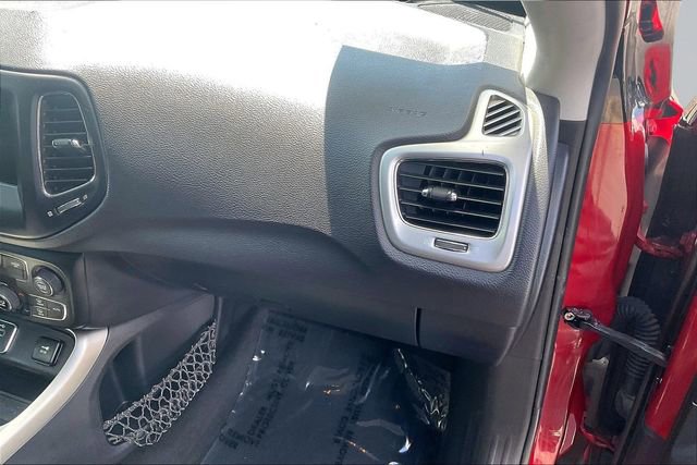 Used 2018 Jeep Compass Latitude w/ Popular Equipment Group FWD image 16