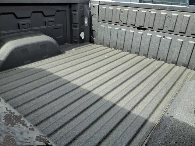 Used 2024 GMC Sierra 1500 AT4 w/ Technology Package image 9