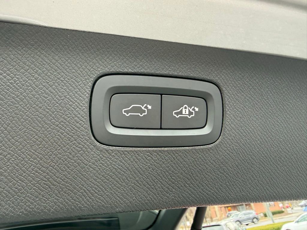 Used 2023 Volvo XC90 B6 Plus image 33