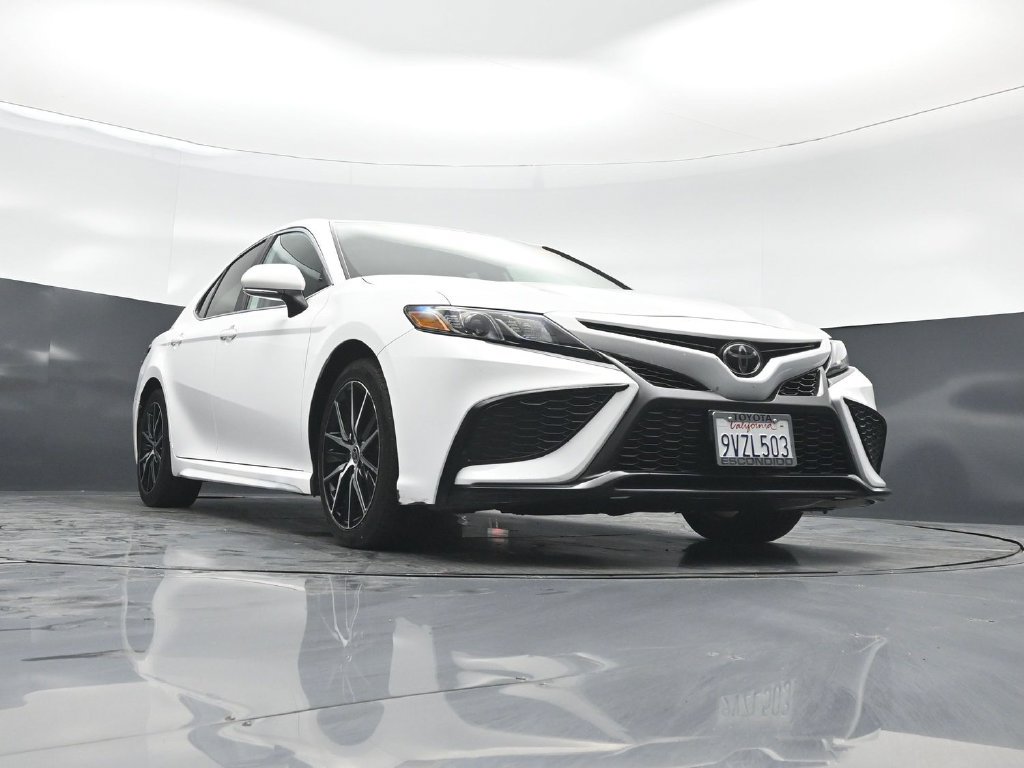 Used 2023 Toyota Camry SE w/ Cold Weather Package FWD image 41