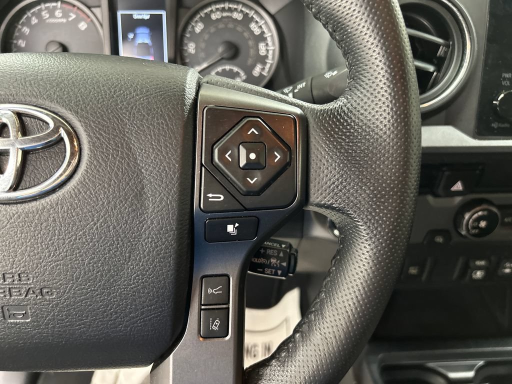 Used 2018 Toyota Tacoma TRD Sport RWD image 21