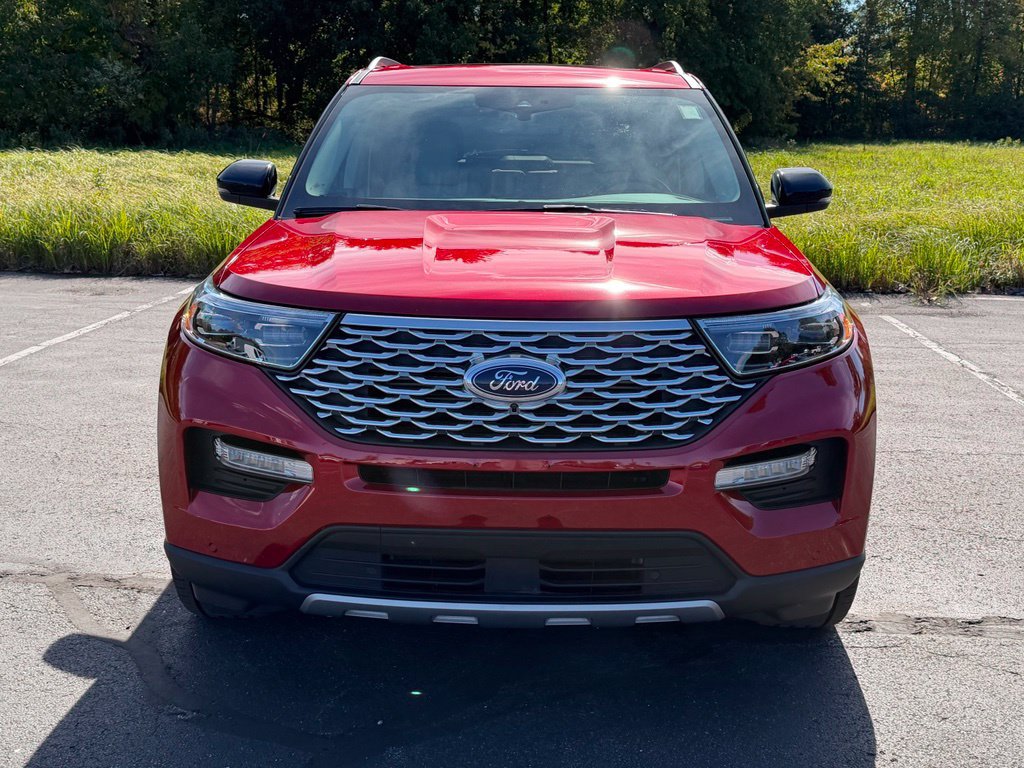 Certified 2023 Ford Explorer Platinum w/ Technology Package AWD/4WD image 3