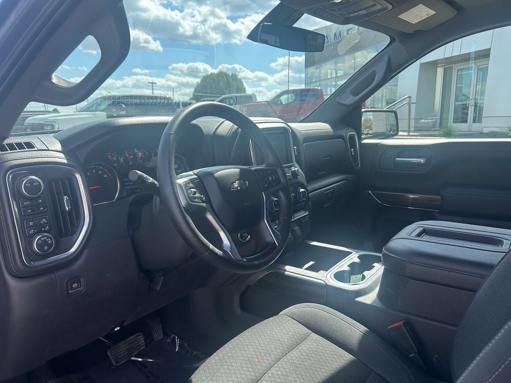 Used 2022 Chevrolet Silverado 1500 LT Trail Boss w/ LPO, Dark Essentials Package AWD/4WD image 9