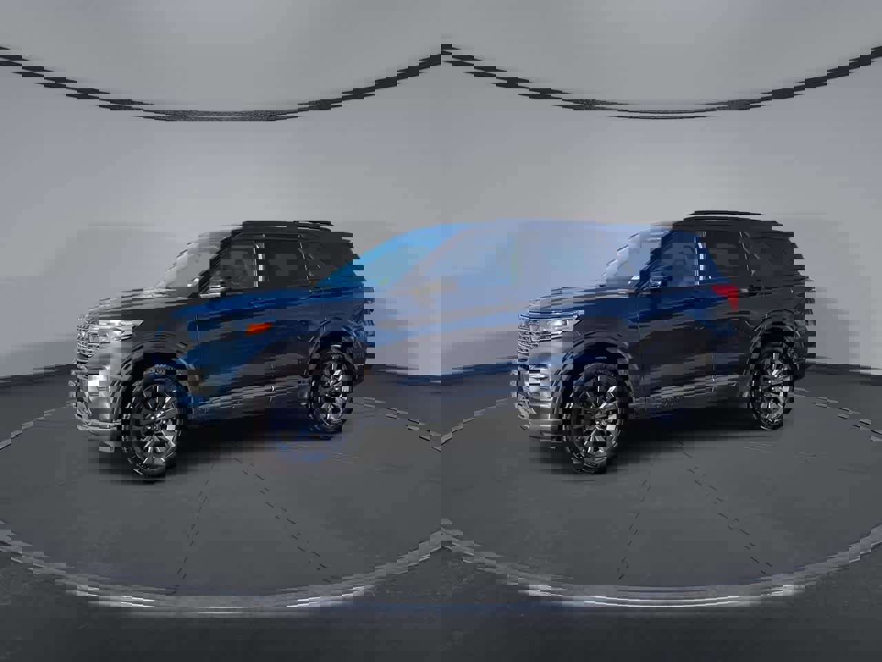 Certified 2022 Ford Explorer XLT w/ Equipment Group 202A image 4