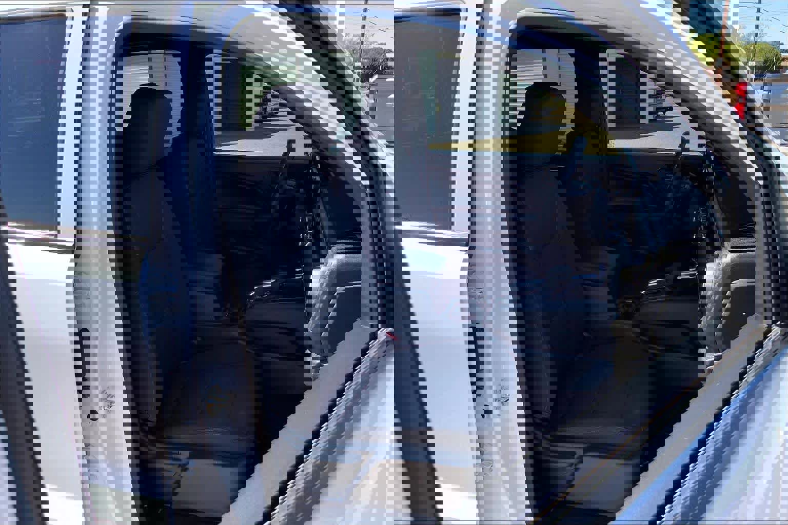 Used 2024 Chevrolet Colorado Trail Boss w/ Technology Package image 11