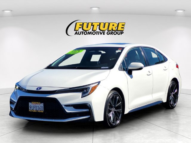 Used 2025 Toyota Corolla SE w/ SE Premium Package FWD image 8