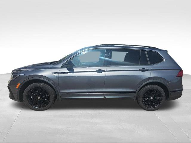 Used 2022 Volkswagen Tiguan SE R-Line AWD/4WD image 3