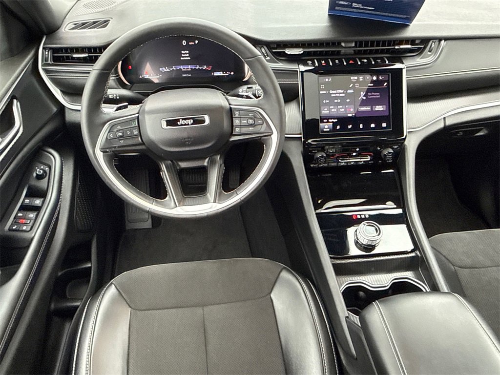 Used 2025 Jeep Grand Cherokee L Altitude image 25