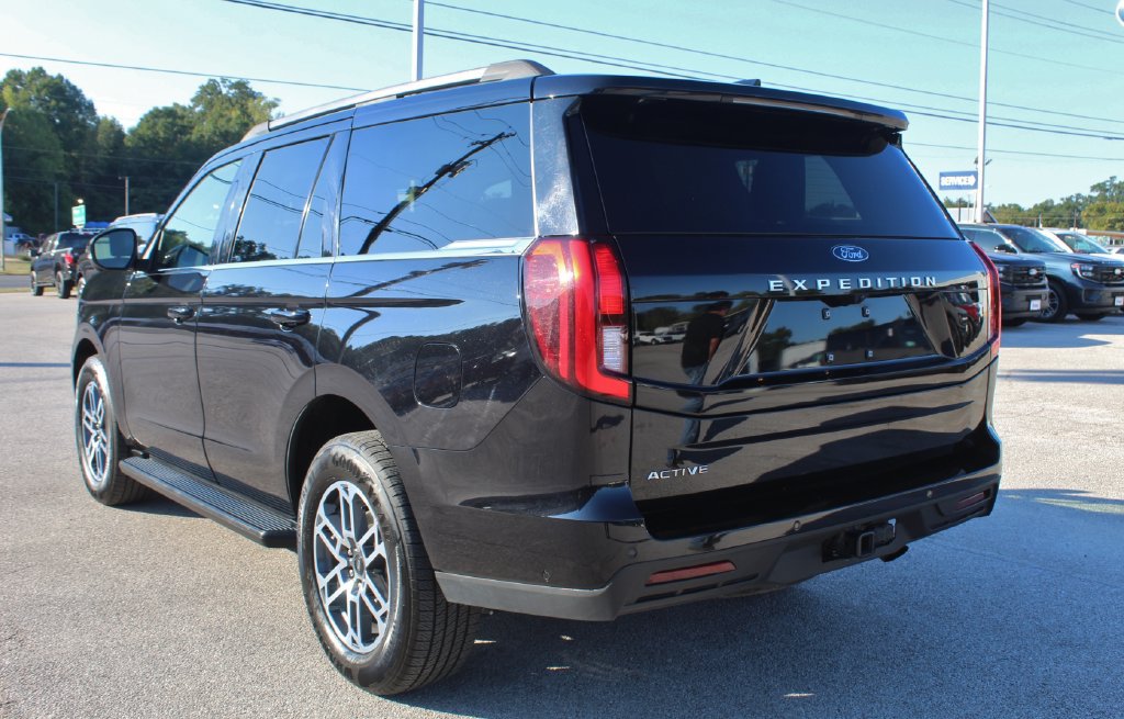 Certified 2025 Ford Expedition Active RWD image 6
