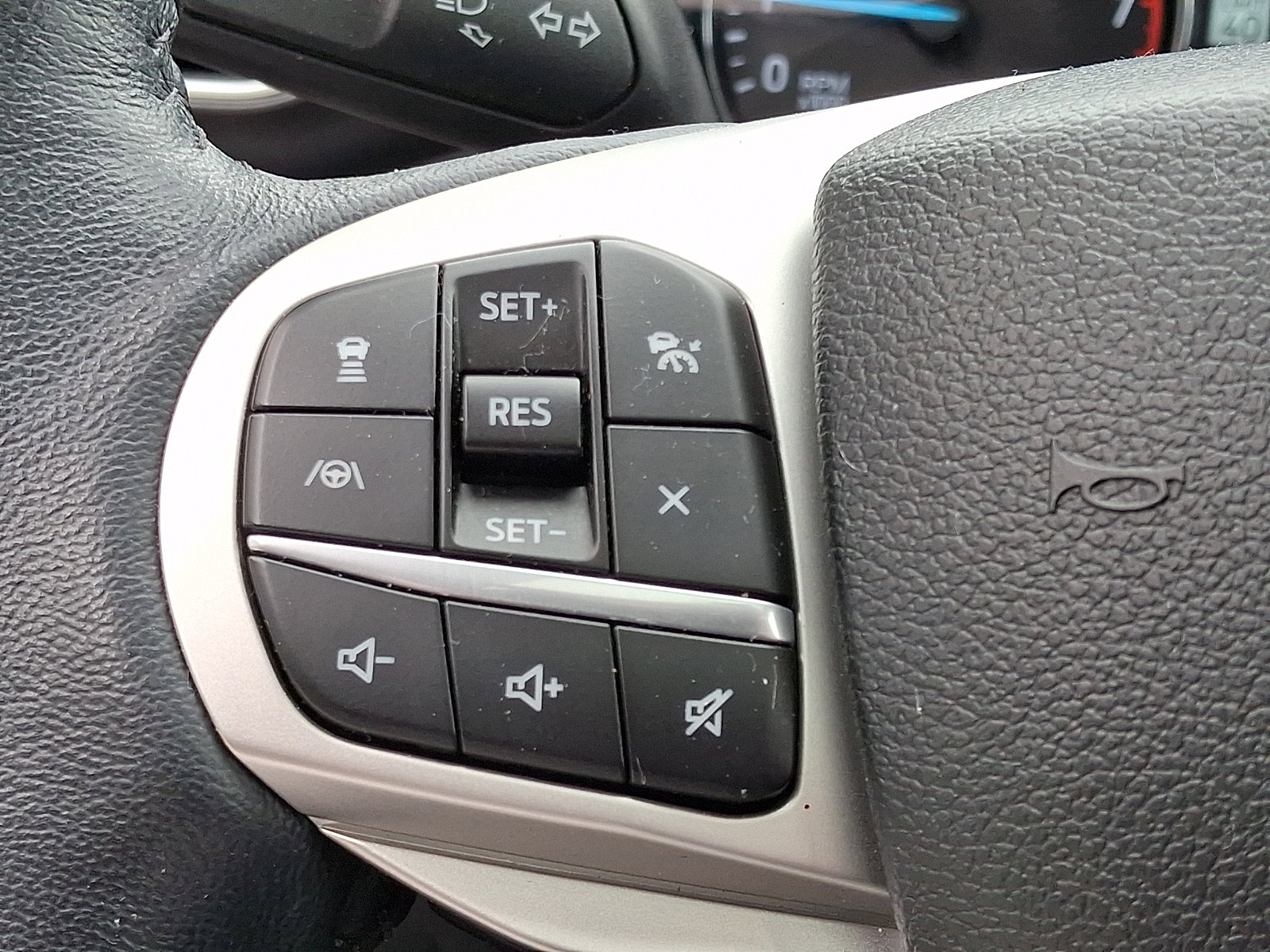 Certified 2023 Ford Explorer XLT w/ Equipment Group 202A AWD/4WD image 25
