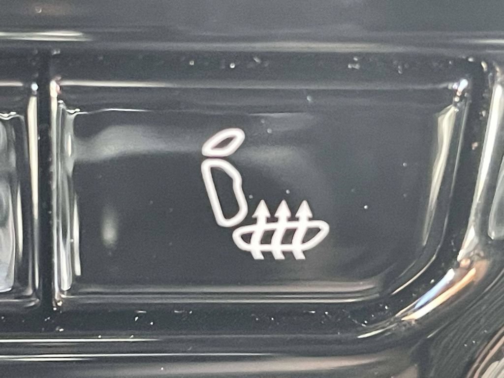 Used 2023 Jeep Grand Cherokee Altitude AWD/4WD image 19