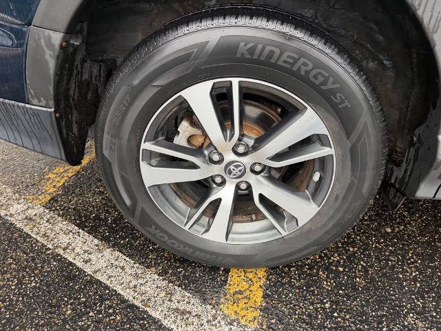 Used 2018 Toyota RAV4 XLE AWD/4WD image 32