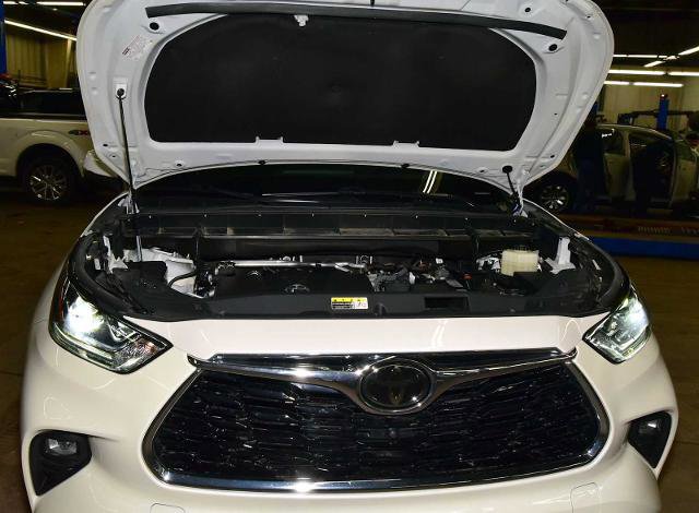 Used 2021 Toyota Highlander Limited image 30