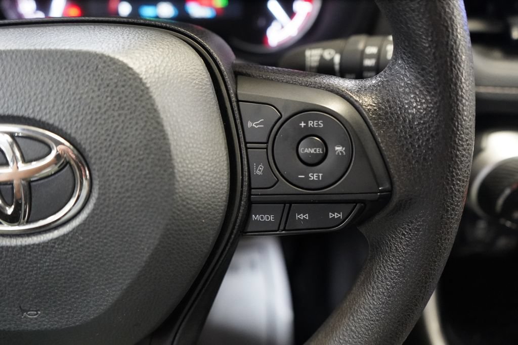 Used 2025 Toyota RAV4 XLE AWD/4WD image 32
