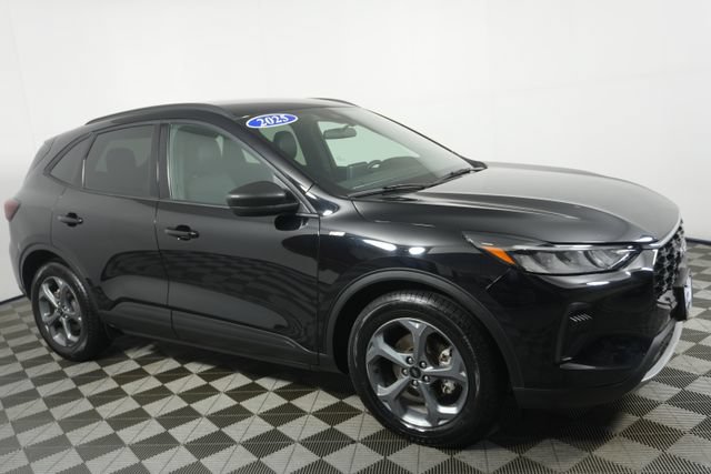 Certified 2025 Ford Escape ST-Line FWD image 2
