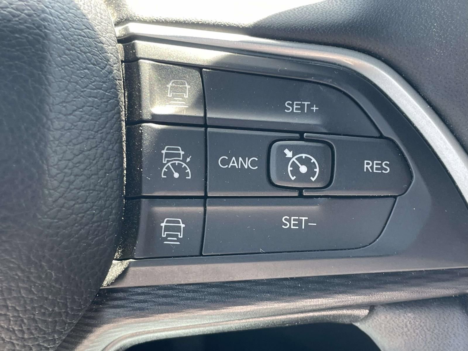 Used 2023 Jeep Grand Cherokee L Laredo AWD/4WD image 29