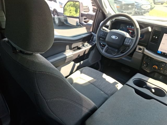 Certified 2025 Ford F250 XLT w/ Black Appearance Package AWD/4WD image 17