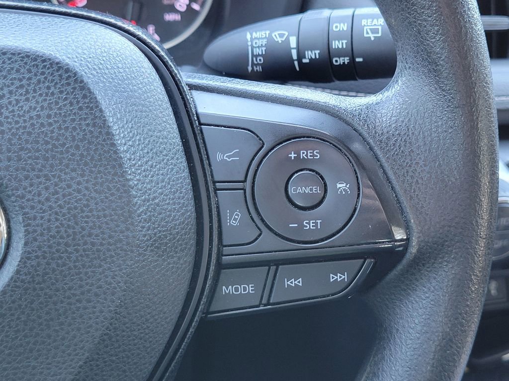 Used 2022 Toyota RAV4 XLE image 28