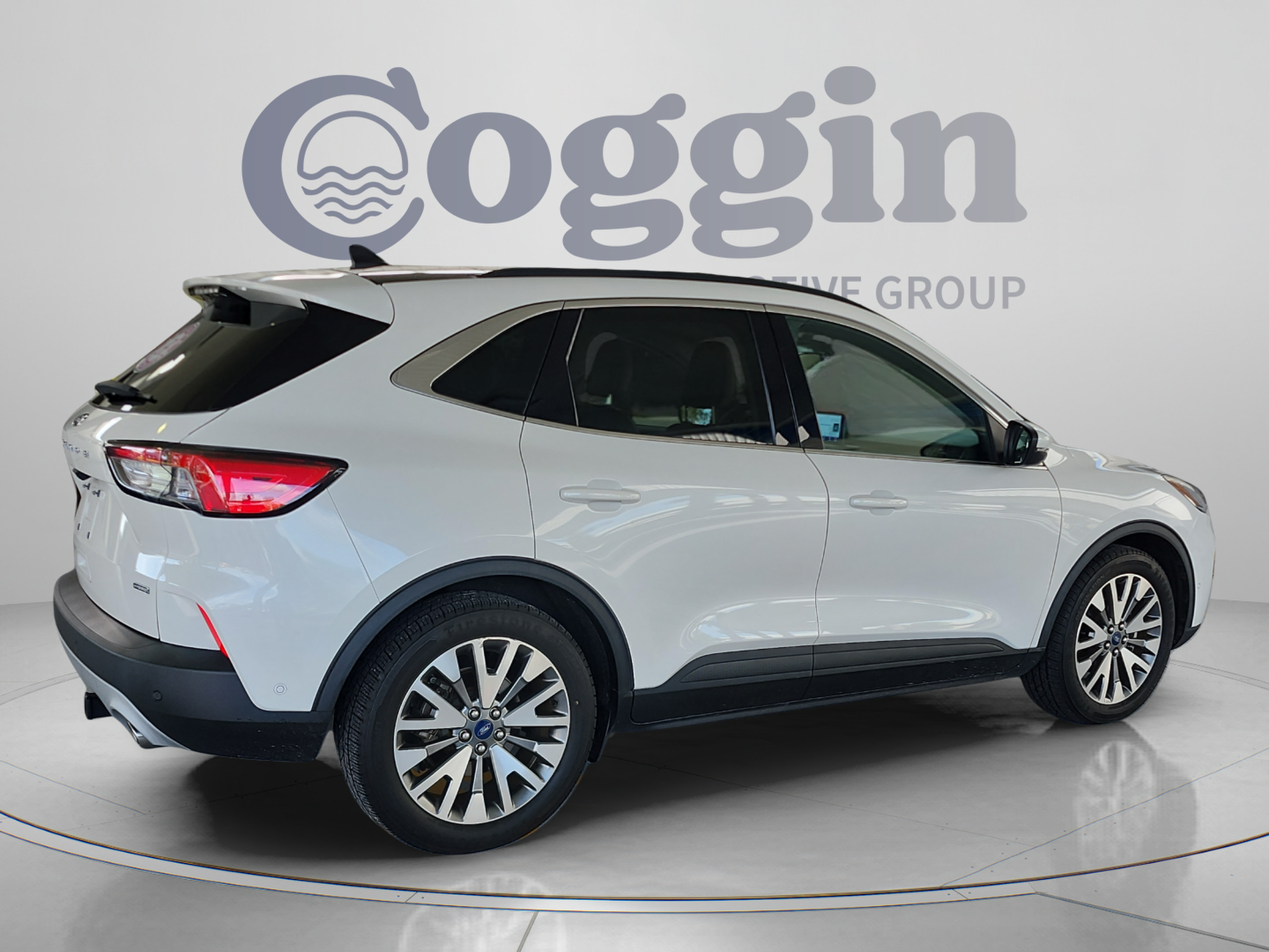 Certified 2020 Ford Escape Titanium w/ Titanium Premium Package 2.0 FWD image 4