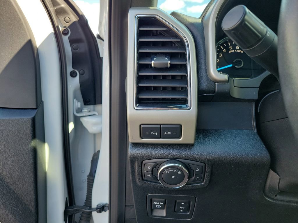 Certified 2019 Ford F150 Lariat w/ Equipment Group 502A Luxury image 22