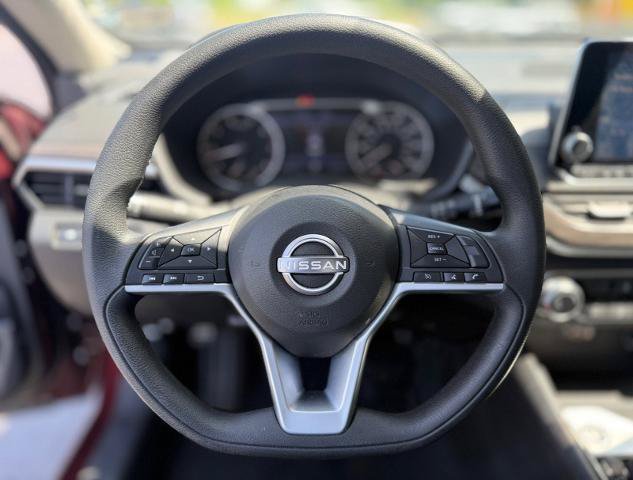 Used 2025 Nissan Altima 2.5 SV FWD image 8