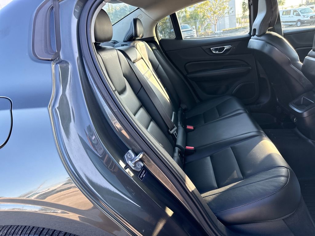 Used 2020 Volvo S60 T6 Momentum image 25