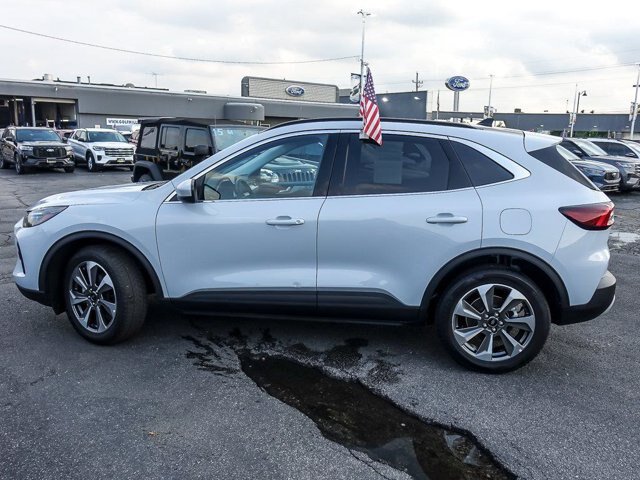 Certified 2025 Ford Escape Platinum AWD/4WD image 6