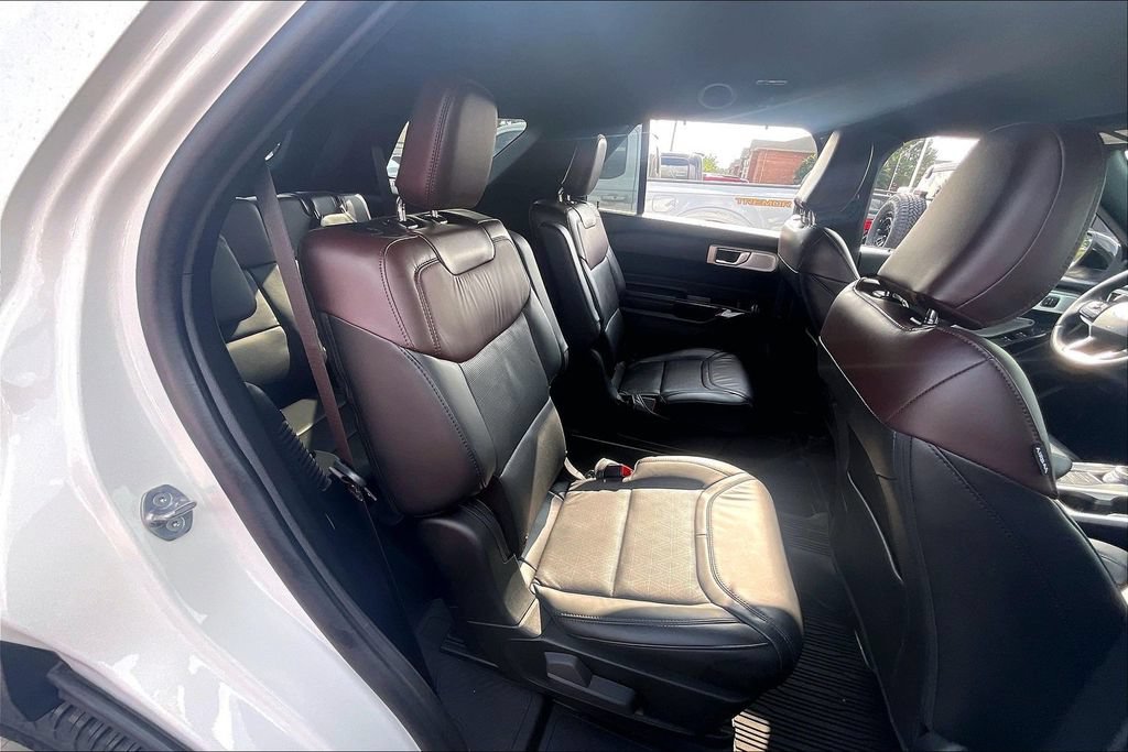 Certified 2023 Ford Explorer Platinum w/ Technology Package AWD/4WD image 26