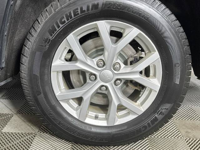 Used 2023 Jeep Grand Cherokee L Limited AWD/4WD image 34
