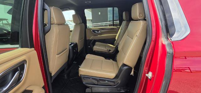 Used 2024 Chevrolet Suburban Premier AWD/4WD image 34