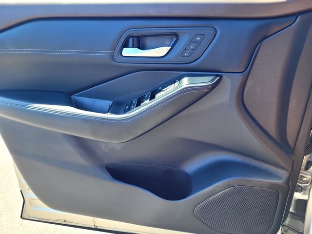 Used 2023 Nissan Rogue SL FWD image 14