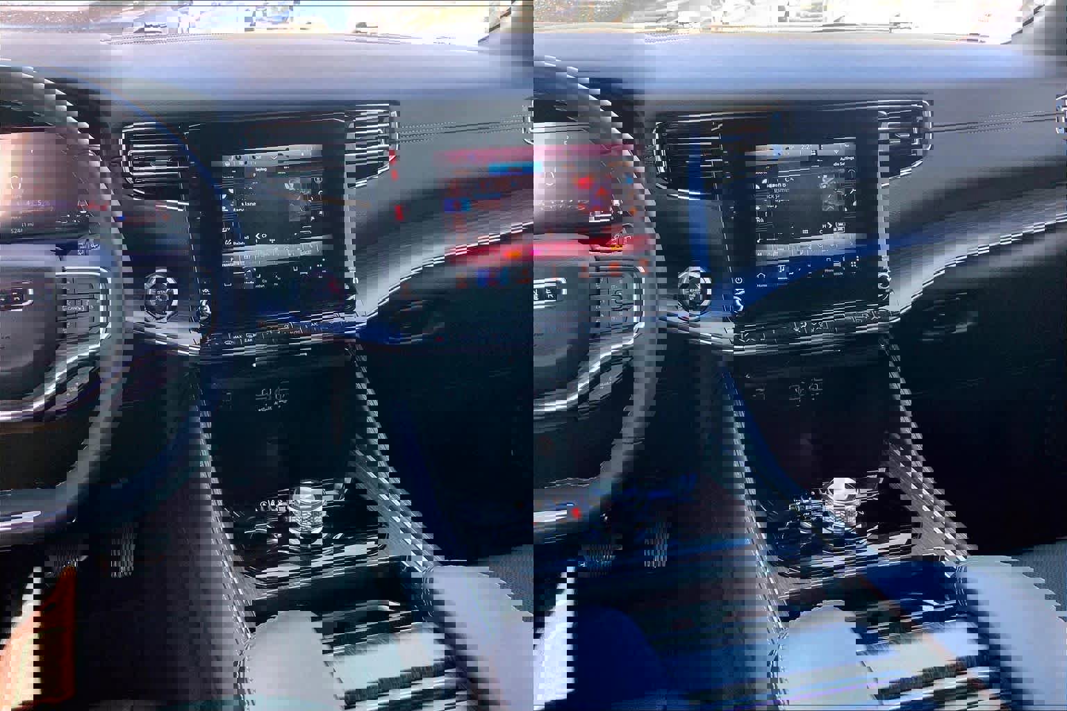 Used 2023 Jeep Wagoneer L Series II w/ Premium Group I image 9