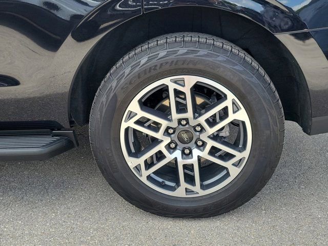 Certified 2025 Ford Expedition Active image 9